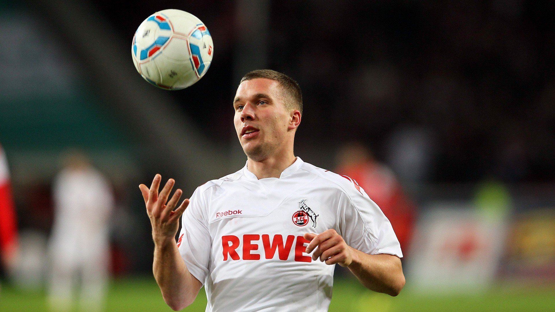 德甲激烈对抗：攻防转换中的技战术秀场，德甲 打架